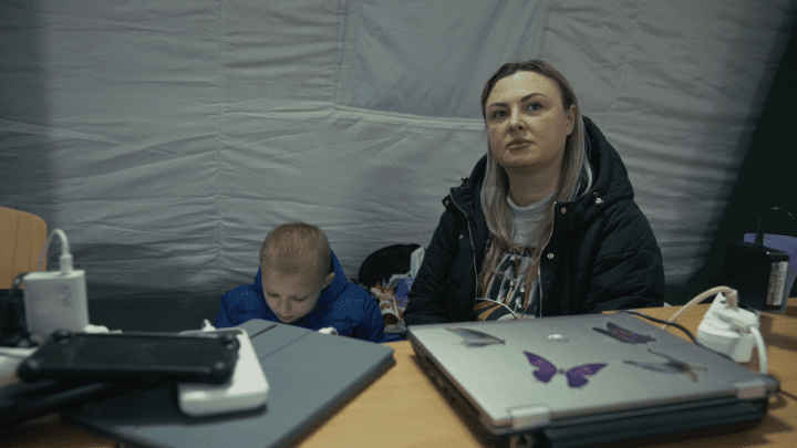 Oksana, a manager, and her son, heat up in “Points of Invincibility” in in Kyiv’s Troieshchyna district. (Photo: UNITED24 Media)