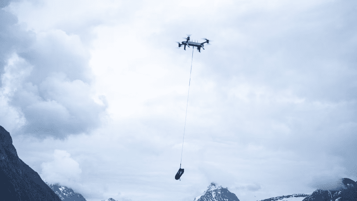 The GRIFF 60 cargo drone transports a package of 11 kilograms. (Source: Remi Sagen/NRK) The GRIFF 60 cargo drone transports a package of 11 kilograms. (Source: Remi Sagen/NRK)