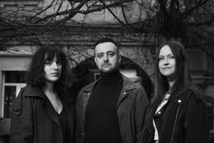 Yelizaveta Smith, Simon Mozgovyi y Alina Gorlova. (Fuente: oficina de prensa