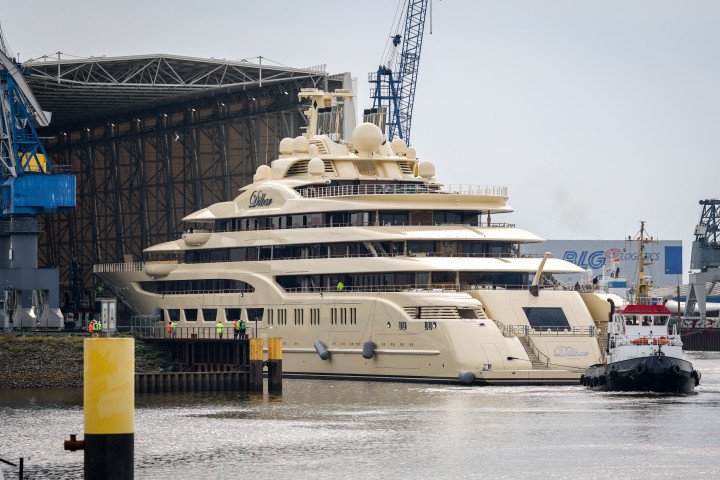 The super-yacht Dilbar owned by the sanctioned billionaire Alisher Usmanov in a port in Germany. (Source: Focke Strangmann via Getty Images)