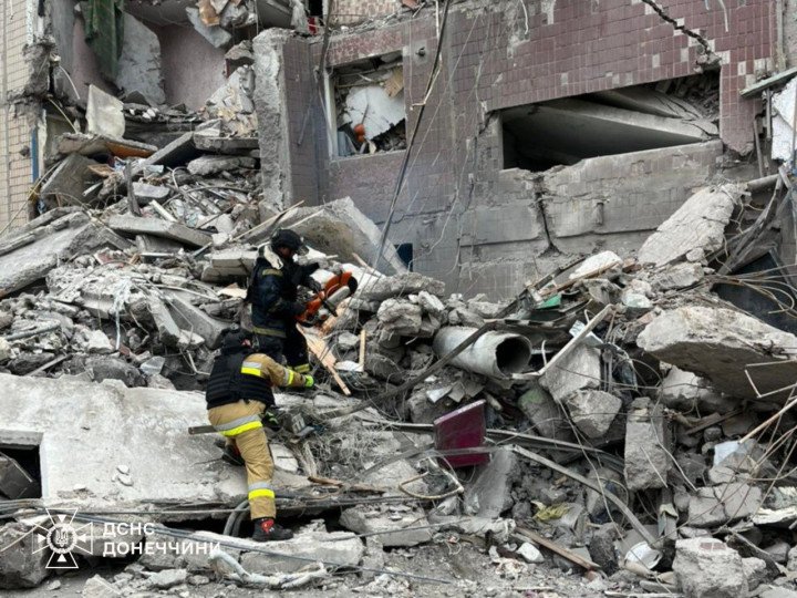 The aftermath of Russia’s attack on Kostiantynivka on May 7, 2025, which hit a nine-story building, killed one woman and injured 14 others. (Source: The State Emergency Service of Ukraine) The aftermath of Russia’s attack on Kostiantynivka on May 7, 2025, which hit a nine-story building, killed one woman and injured 14 others. (Source: The State Emergency Service of Ukraine)