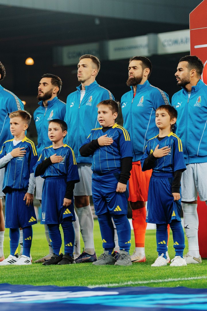 Children stand proudly alongside national team players ahead of the Ukraine–Azerbaijan World Cup qualifier in Kraków. (Source: RECOVERY press office)