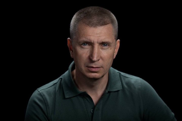 Oleh Kotenko, Comisionado para Asuntos de Personas Desaparecidas en Circunstancias Especiales del Ministerio de Reintegración de los Territorios Ocupados Temporalmente. También el jefe del Grupo Patriot. (Fuente: Free Radio)