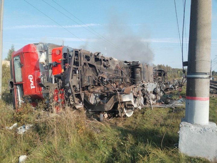 Locomotive derailed in Gatchina district, Leningrad region, September 14, 2025. (Source: Supernova+) Locomotive derailed in Gatchina district, Leningrad region, September 14, 2025. (Source: Supernova+)