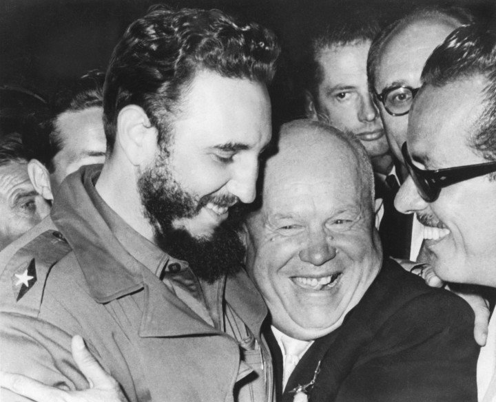 General Secretary of the Central Committee of the Communist Party of the Soviet Union Nikita Khrushchev (L) speeks with Prime Minister of Cuba Fidel Castro (R) during the United Nations Security Council, on September 22, 1960 in New-York. (Source: AFP via Getty Images) 