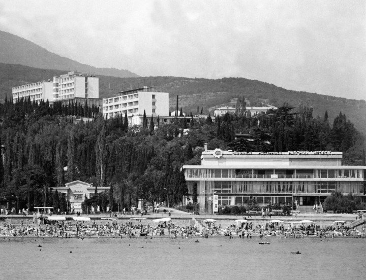 General view taken in 1978 of the seaside resort Alushta and the SPA on the Black Sea beach, in the southern coast of Crimea, Ukraine. (Photo: STRINGER/AFP via Getty Images) General view taken in 1978 of the seaside resort Alushta and the SPA on the Black Sea beach, in the southern coast of Crimea, Ukraine. (Photo: STRINGER/AFP via Getty Images)