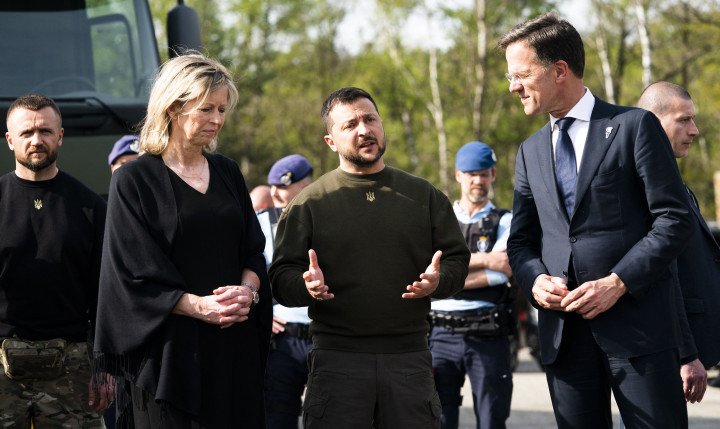 Ukrainian President Zelenskyy, former Dutch PM Rutte, and former Defense Minister Ollongren visit a military base in Soesterberg, May 4, 2023. (Source: Getty Images) Ukrainian President Zelenskyy, former Dutch PM Rutte, and former Defense Minister Ollongren visit a military base in Soesterberg, May 4, 2023. (Source: Getty Images)