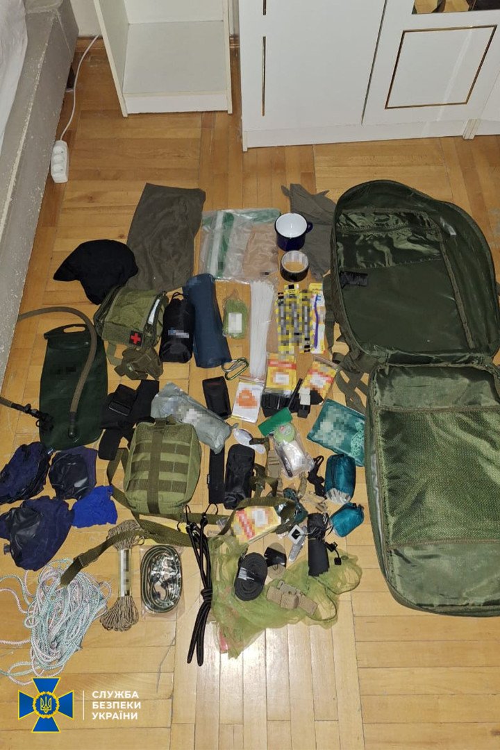 Items seized during a search of the detained suspect’s apartment, including a packed tactical backpack and equipment allegedly prepared for covert movement. (Source: SBU) Items seized during a search of the detained suspect’s apartment, including a packed tactical backpack and equipment allegedly prepared for covert movement. (Source: SBU)