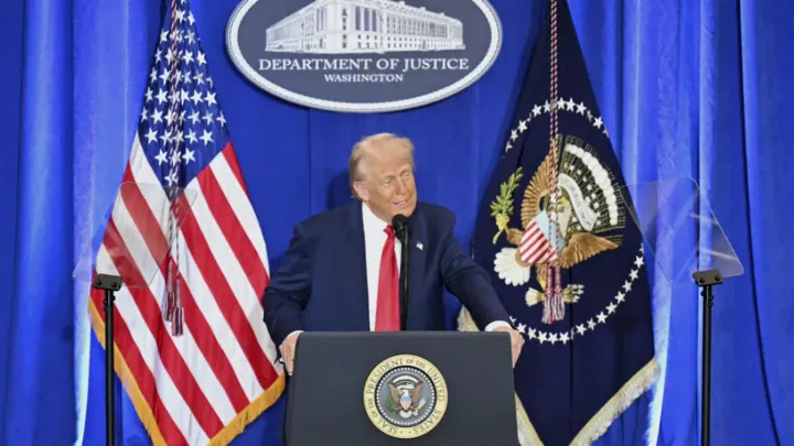 El presidente de Estados Unidos, Donald Trump, afirmó en repetidas ocasiones que podría poner fin a la guerra en Ucrania en 24 horas, una declaración que más tarde caracterizó como «un poco sarcástica». (Fuente: Euronews)