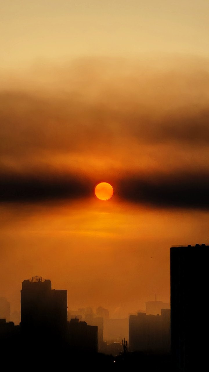 Smoke rises over city landscape after Russia’s attack with drones and missiles on June 17, 2025 in Kyiv, Ukraine. Photo: Vira Oliinyk