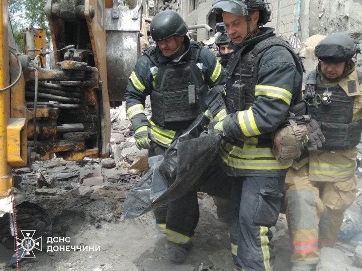 The aftermath of Russia’s attack on Kostiantynivka on May 7, 2025, which hit a nine-story building, killed one woman and injured 14 others. (Source: The State Emergency Service of Ukraine) The aftermath of Russia’s attack on Kostiantynivka on May 7, 2025, which hit a nine-story building, killed one woman and injured 14 others. (Source: The State Emergency Service of Ukraine)