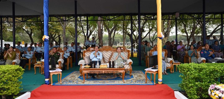 Myanmar military officials observe the Su-30SME handover ceremony at Meiktila Air Base during the official induction event. (Source: GNLM)