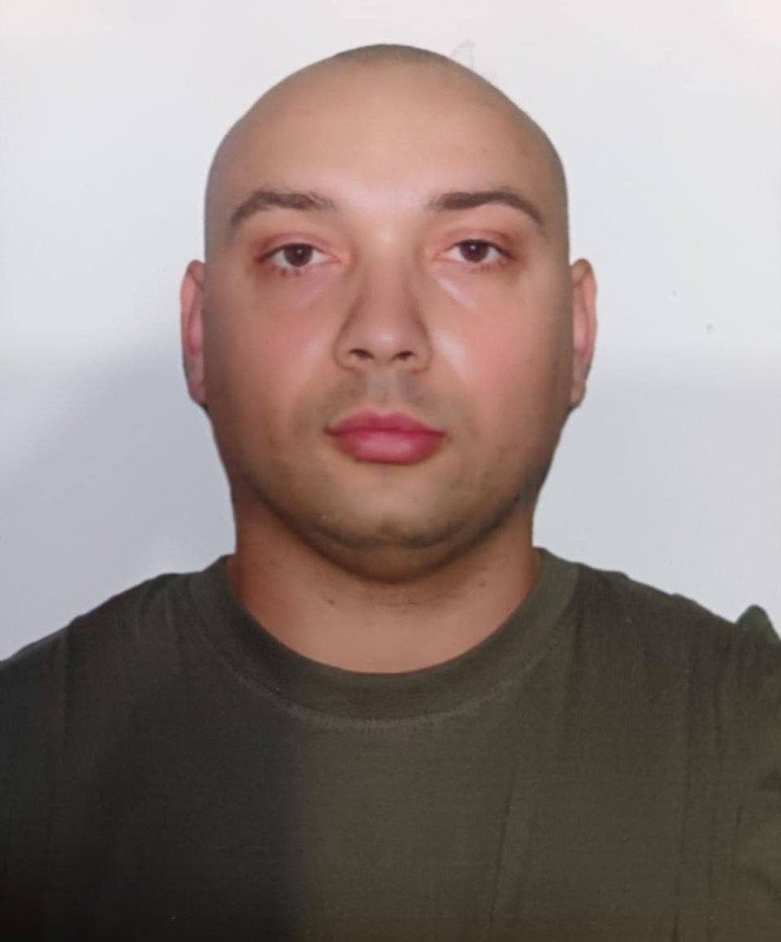 El soldado ruso buscado, Serguéi Yakushev, acusado de matar a siete compañeros militares tras regresar de su cautiverio en Ucrania. (Fuente: Medios rusos)