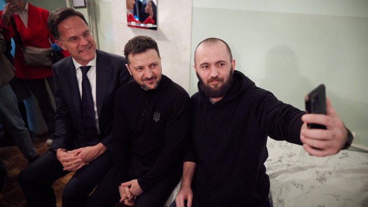 Ukrainian President Volodymyr Zelenskyy and NATO Secretary General Mark Rutte visit a hospital in Odesa where Ukrainian defenders are recovering from injuries, April 15, 2025. (Source: Volodymyr Zelenskyy/X) Ukrainian President Volodymyr Zelenskyy and NATO Secretary General Mark Rutte visit a hospital in Odesa where Ukrainian defenders are recovering from injuries, April 15, 2025. (Source: Volodymyr Zelenskyy/X)