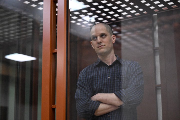 US journalist Evan Gershkovich, accused of espionage, looks out from inside a glass defendants' cage prior to a hearing in Yekaterinburg's Sverdlovsk Regional Court on June 26, 2024. (Source: Getty Images)