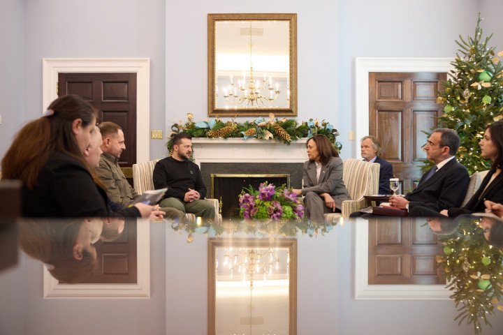 President of Ukraine Volodymyr Zelenskyy met with US Vice President Kamala Harris in the White House, on 12 December 2023. (Source: Volodymyr Zelenskyy official website) President of Ukraine Volodymyr Zelenskyy met with US Vice President Kamala Harris in the White House, on 12 December 2023. (Source: Volodymyr Zelenskyy official website)