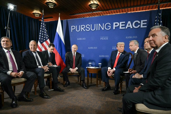 US President Donald Trump (C-R) and Russian President Vladimir Putin (C-L) meet, flanked by Kremlin aide Yuri Ushakov (L), Russian Foreign Minister Sergei Lavrov (2L), US Special Envoy Steve Witkoff (R) and US Secretary of State Marco Rubio (2R), during a US-Russia summit on Ukraine at Joint Base Elmendorf-Richardson in Anchorage, Alaska, on August 15, 2025. (Source: Getty Images) US President Donald Trump (C-R) and Russian President Vladimir Putin (C-L) meet, flanked by Kremlin aide Yuri Ushakov (L), Russian Foreign Minister Sergei Lavrov (2L), US Special Envoy Steve Witkoff (R) and US Secretary of State Marco Rubio (2R), during a US-Russia summit on Ukraine at Joint Base Elmendorf-Richardson in Anchorage, Alaska, on August 15, 2025. (Source: Getty Images)