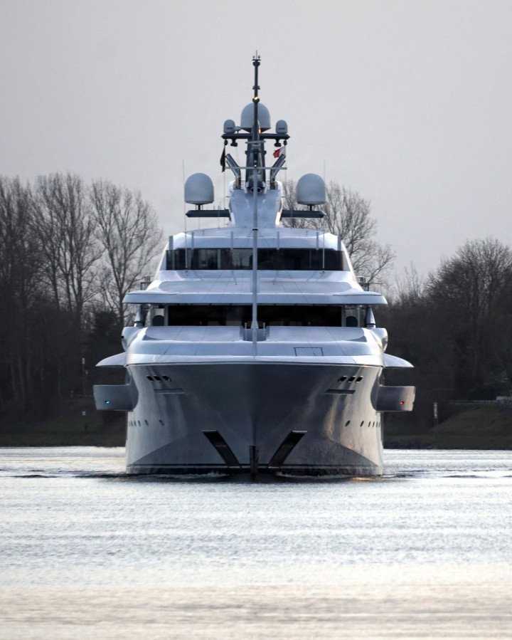 The superyacht Graceful, widely linked to Russian leader Vladimir Putin, sails through the Kiel Canal in Germany. (Source: DR)