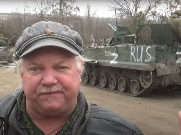 Russell Bentley posing with Russian armored vehicles in Donetsk region. (Source: open sources) Russell Bentley posing with Russian armored vehicles in Donetsk region. (Source: open sources)