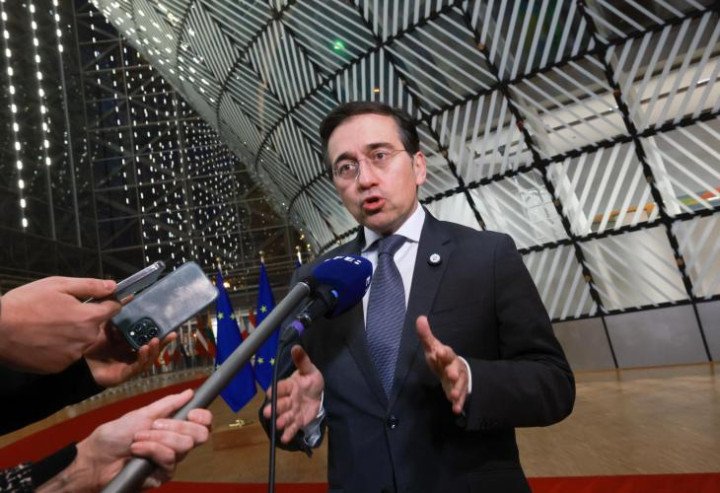 El Ministro español de Exteriores José Manuel Albares habla con la prensa en el Consejo de Asuntos Exteriores de la UE en Bruselas. (Photo: Efe - OLIVIER HOSLET) El Ministro español de Exteriores José Manuel Albares habla con la prensa en el Consejo de Asuntos Exteriores de la UE en Bruselas. (Photo: Efe - OLIVIER HOSLET)