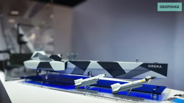 Model of the Sirena naval drone and its AIM-9M Sidewinder missile launcher on display during the Eurosatory defense exhibition in Paris. (Source: Oboronka) Model of the Sirena naval drone and its AIM-9M Sidewinder missile launcher on display during the Eurosatory defense exhibition in Paris. (Source: Oboronka)
