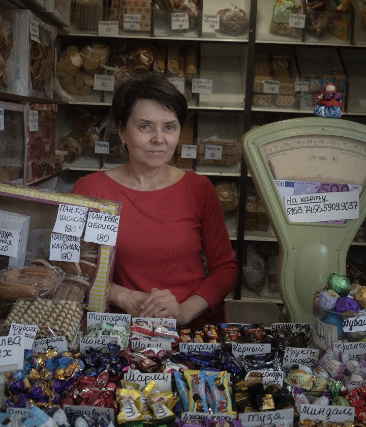 A confectioner of 11 years and pop singer at the daily market. Kramatorsk, September 2025. Photo by Joshua Olley/UNITED24 Media.