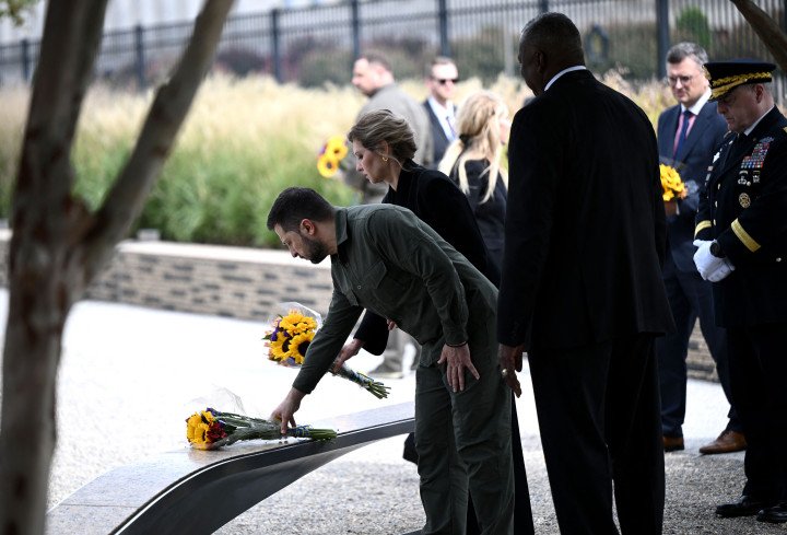 Ukrainian President Volodymyr Zelenskyy and Ukrainian First Lady Olena Zelenska take part in a wreath laying ceremony at the 9/11 Pentagon Memorial, in Washington, DC, on September 21, 2023, with US Defense Secretary Lloyd Austin (2nd R) and Chairman of the Joint Chiefs of Staff General Mark Milley (R) . (Photo by Brendan SMIALOWSKI / AFP) (Photo by BRENDAN SMIALOWSKI/AFP via Getty Images) Ukrainian President Volodymyr Zelenskyy and Ukrainian First Lady Olena Zelenska take part in a wreath laying ceremony at the 9/11 Pentagon Memorial, in Washington, DC, on September 21, 2023, with US Defense Secretary Lloyd Austin (2nd R) and Chairman of the Joint Chiefs of Staff General Mark Milley (R) . (Photo by Brendan SMIALOWSKI / AFP) (Photo by BRENDAN SMIALOWSKI/AFP via Getty Images)