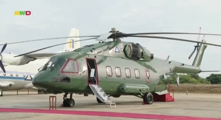 Un helicóptero ruso Mi-38 en exhibición en el aeródromo de Myanmar, preparado para su entrega oficial. Noviembre de 2025. (Fuente: myawady)