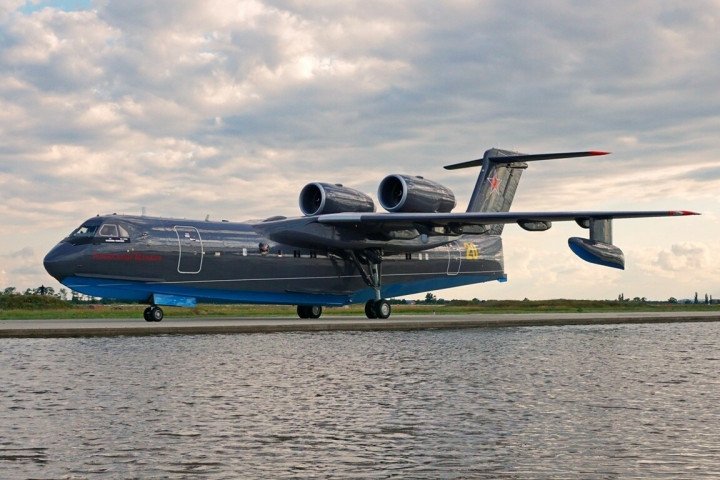 Russian Navy Be-200PS amphibious aircraft with tail number 21. (Photo: Russian media)