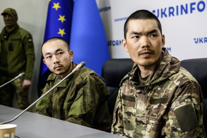 Chinese citizens Zhang Renbo and Wang Guangjun, who participated in the war against Ukraine, arrive for a meeting with Ukrainian and international journalists in Kyiv, Ukraine, on April 14, 2025. (Source: Getty Images) | © https://www.haascnc.com/ Chinese citizens Zhang Renbo and Wang Guangjun, who participated in the war against Ukraine, arrive for a meeting with Ukrainian and international journalists in Kyiv, Ukraine, on April 14, 2025. (Source: Getty Images) | © https://www.haascnc.com/