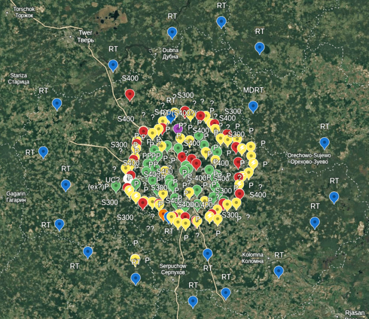 🟡 Pantsir towers; 🟢 ramps or storage areas hosting different Pantsir systems; 🔴 S-300/S-400 long-range air-defense systems; 🔵 radio-technical regiments (radar); 🟠 suspected Pantsir storage sites within the newly identified 50-km defense ring shown in the Moscow region, Russia (Source: OSINTer @jembobineuse) 🟡 Pantsir towers; 🟢 ramps or storage areas hosting different Pantsir systems; 🔴 S-300/S-400 long-range air-defense systems; 🔵 radio-technical regiments (radar); 🟠 suspected Pantsir storage sites within the newly identified 50-km defense ring shown in the Moscow region, Russia (Source: OSINTer @jembobineuse)