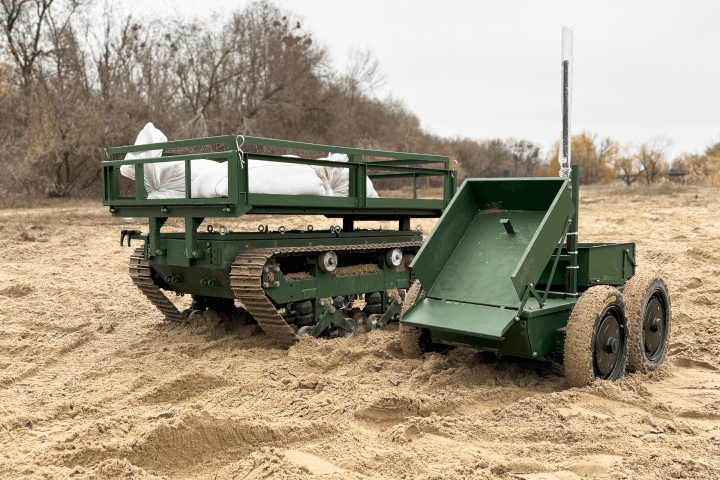 Ukrainian “Donkey” ground robot and support unit transport supplies across sandy terrain during field operations. (Source: Robotic Systems) Ukrainian “Donkey” ground robot and support unit transport supplies across sandy terrain during field operations. (Source: Robotic Systems)