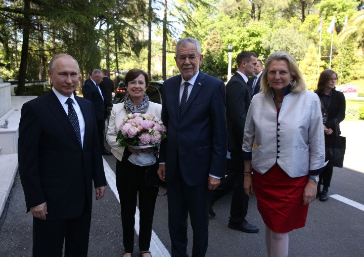 Russian President Vladimir Putin greets Austrian President Alexander Van der Bellen, Doris Schmidauer, and Foreign Minister Karin Kneissl during a meeting in Sochi, Russia, on May 15, 2019. (Source: Getty Images)