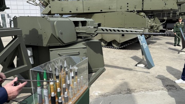 The ZAK-30 “Citadel” anti-drone gun shown alongside 30 mm programmable ammunition at a Russian military expo. (Source: Russian media) The ZAK-30 “Citadel” anti-drone gun shown alongside 30 mm programmable ammunition at a Russian military expo. (Source: Russian media)