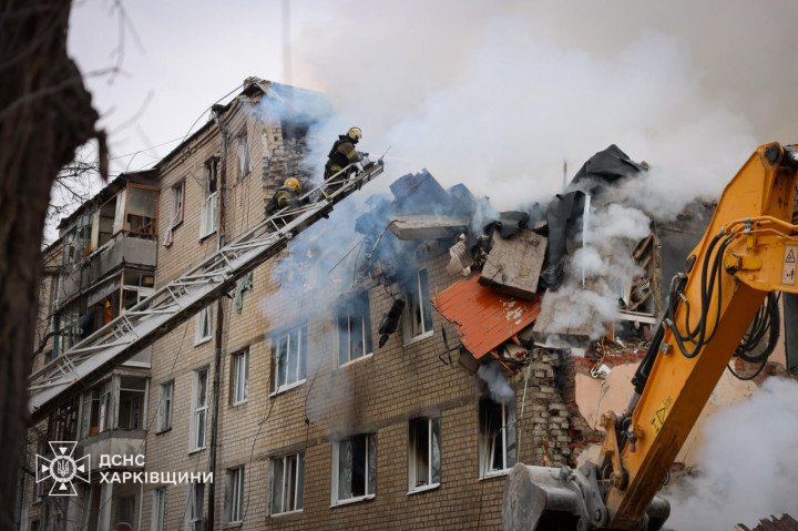 Emergency responders continue search and rescue operations at a heavily damaged apartment building in Kharkiv after the missile attack. (Source: State Emergency Service of Ukraine)