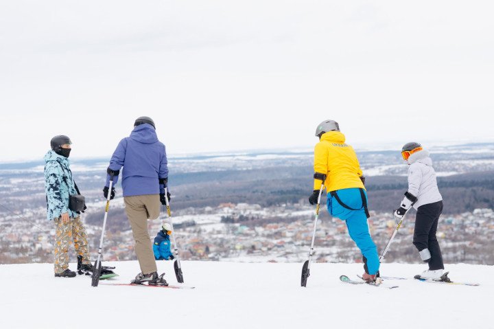 Veterans prepare to descend with a panoramic view over Boryslav. (Source: Department of Sports, Youth and Tourism of the Lviv Regional Military Administration)