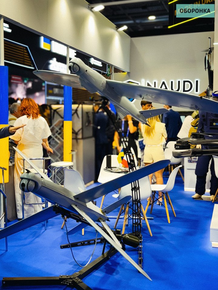 The Bulava M2V strike drone and Leleka reconnaissance drone showcased by Ukrainian company Deviro at Eurosatory 2026 in Paris. (Source: Oboronka) The Bulava M2V strike drone and Leleka reconnaissance drone showcased by Ukrainian company Deviro at Eurosatory 2026 in Paris. (Source: Oboronka)