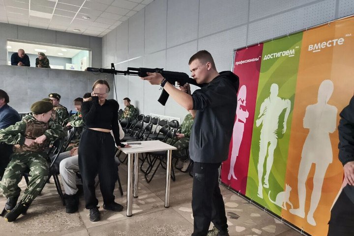 Russian student Nikita Kazakevich, who helps assemble FPV drones for Russian forces fighting in Ukraine, aims a rifle during a rehearsal. (Source: Social media)