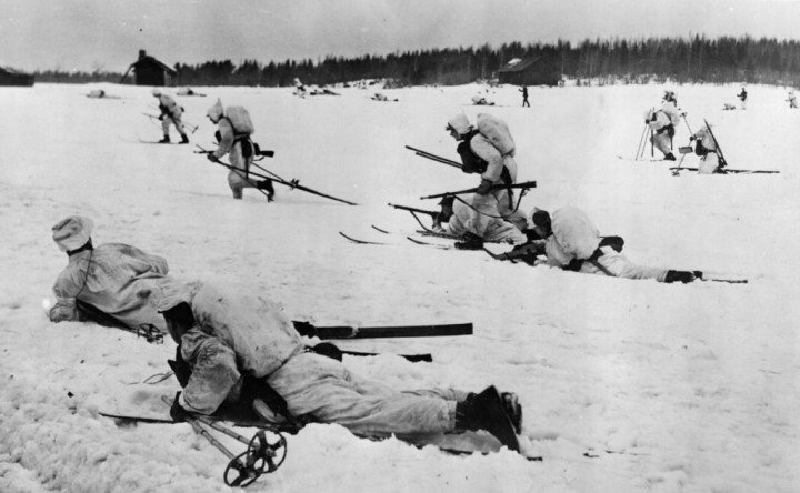 Infantería finlandesa sobre esquís, las famosas «tropas fantasma», que infligieron grandes pérdidas a los rusos. (Fuente: Hulton Archive/Getty Images) Infantería finlandesa sobre esquís, las famosas «tropas fantasma», que infligieron grandes pérdidas a los rusos. (Fuente: Hulton Archive/Getty Images)