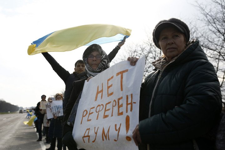 Crimean Tatars wave Ukraine’s national flag, and hold up a sign marked: “NO TO THE REFERENDUM!” during a protest in Sevastopol against the upcoming March 16 referendum to join Russia, held on March 14, 2014. (Source: Getty Images) Crimean Tatars wave Ukraine’s national flag, and hold up a sign marked: “NO TO THE REFERENDUM!” during a protest in Sevastopol against the upcoming March 16 referendum to join Russia, held on March 14, 2014. (Source: Getty Images)