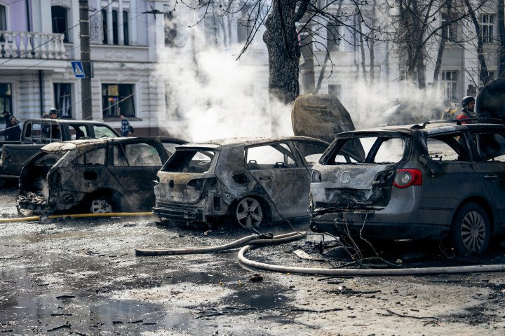SUMY, UKRAINE - APRIL 13: A building in the city center is partially destroyed by a Russian ballistic missile strike on April 13, 2025 in Sumy, Ukraine. The death toll after Russian ballistic missiles' attack on the center of Sumy has risen to 34, including two children. At least 117 people have been injured, including 15 children. On Palm Sunday, the Russian army launched two ballistic missiles with cluster munition at the central part of the city at a time when there were many people on the streets - dozens of people were killed and injured in the city; civilian infrastructure and residential buildings were damaged or destroyed. (Photo: Oleksandr Oleksienko via Getty Images)