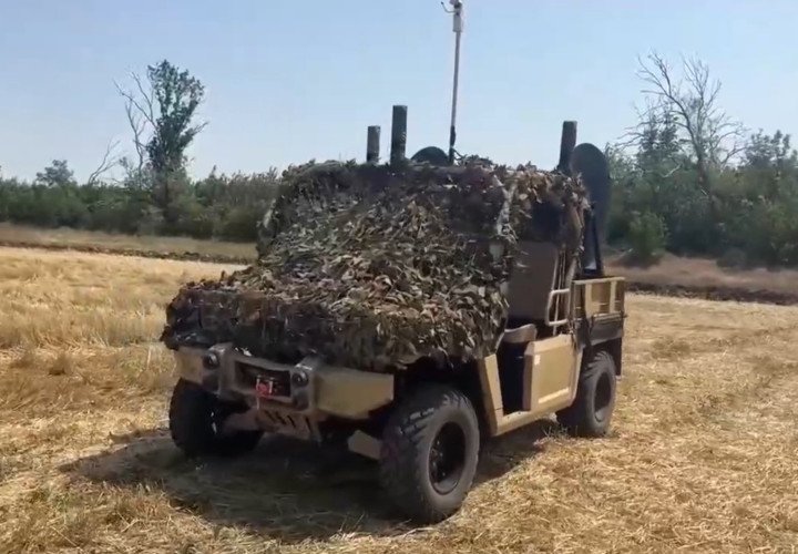 A Chinese-made Desertcross 1000-3 vehicle adapted by Russian forces, equipped with camouflage and a fiber-optic cable-laying system. (Source: Defence Blog) A Chinese-made Desertcross 1000-3 vehicle adapted by Russian forces, equipped with camouflage and a fiber-optic cable-laying system. (Source: Defence Blog)