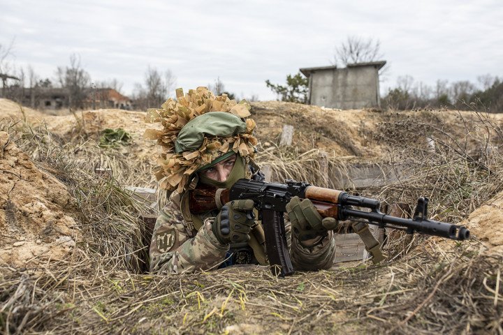 A Ukrainian Territorial Defense soldier trains in a trench near the Belarus border in Chornobyl, Kyiv region, March 16, 2024. (Source: Getty Images)