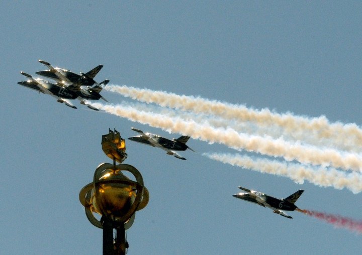 Russian L-39 Albatros training jets perform during the International Maritime Defence Show in St. Petersburg, Russia, on July 2, 2015. (Source: Getty Images)