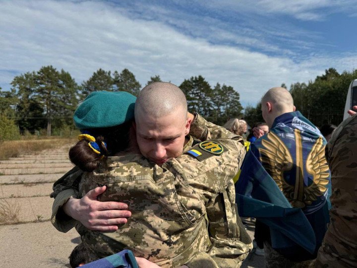49 Ukrainian fighters return home from Russian captivity in a new exchange on September 13. (Ukraine’s President Volodymyr Zelenskyy)