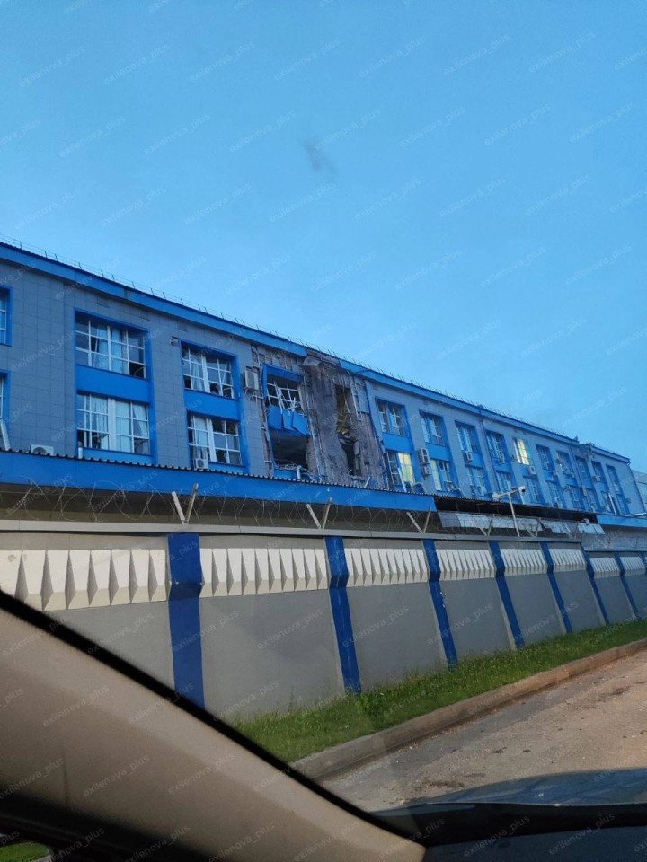 Consecuencias de un ataque con drones contra la planta de fabricación de instrumentos de Arzamas, 11 de agosto de 2025. (Fuente: Exilenova_plus) Consecuencias de un ataque con drones contra la planta de fabricación de instrumentos de Arzamas, 11 de agosto de 2025. (Fuente: Exilenova_plus)