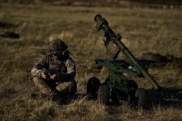 A Ukrainian soldier remotely operates a ground-based robot equipped with an Igla MANPADS. (Source: Libkos)