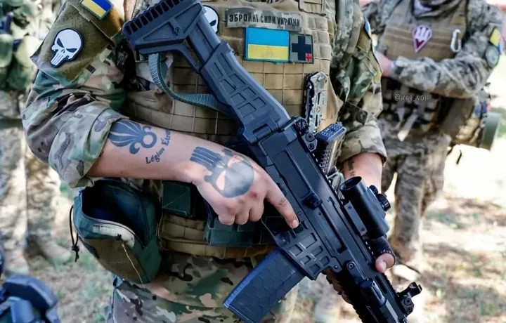 Fighter of the International Legion with a CZ Bren 2 rifle. (Source: International Legion of Ukraine’s Territorial Defense) Fighter of the International Legion with a CZ Bren 2 rifle. (Source: International Legion of Ukraine’s Territorial Defense)