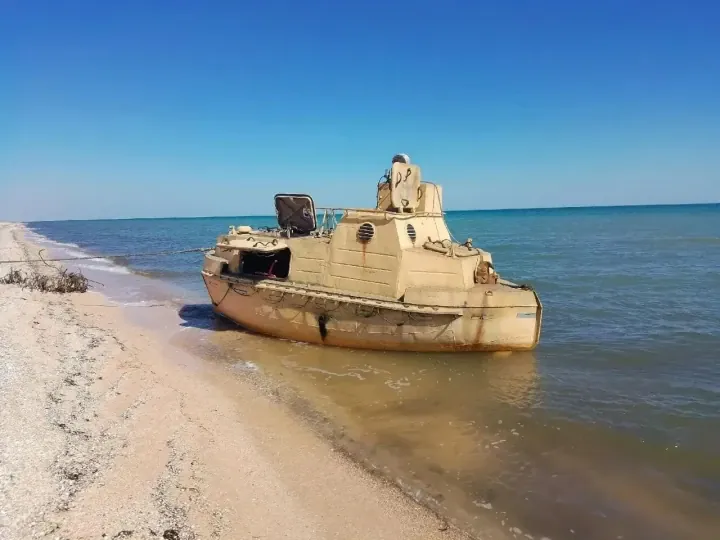 Enclosed lifeboat washed ashore on the coast of the Sea of Azov. (Photo: Open source) Enclosed lifeboat washed ashore on the coast of the Sea of Azov. (Photo: Open source)