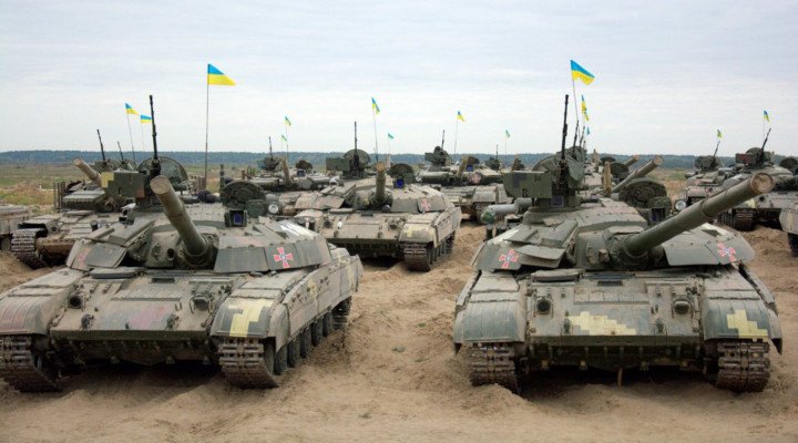 BM “Bulat” main battle tanks of the Ukrainian Armed Forces lined up during a field deployment. (Photo: Open source)